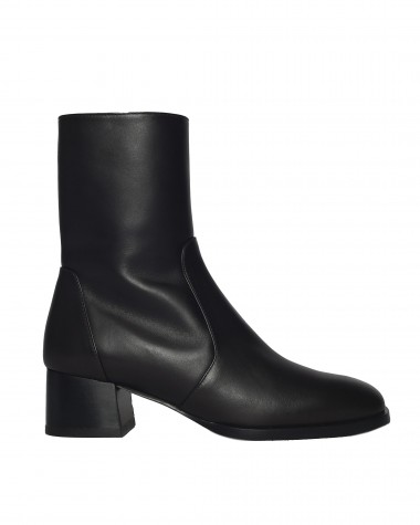 ANKLE BOOTS-STUART WEITZMAN